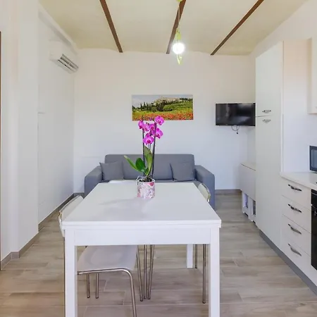 Il Tramonto Holidays Apartment *